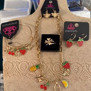 NWT Paparazzi Fashion Fix Gold Jewelry Set w/ Strawberries, Clover, bees++++